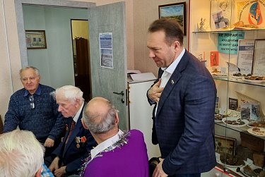 Максим Щепинов встретился с детьми войны